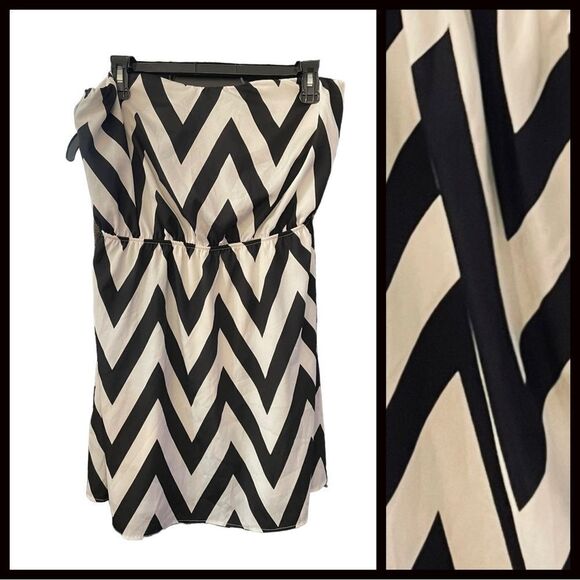 STRAPLESS AND BACK CUT OUT DRESS BY DOTS, XL - Picture 1 of 5